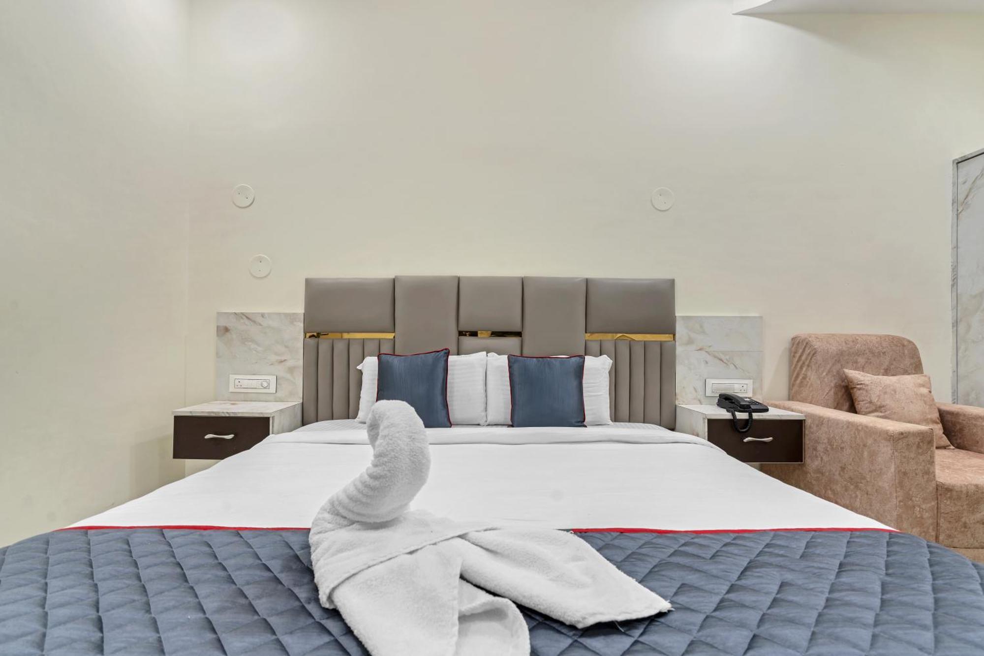 Hotel Sky Land Khammam 外观 照片