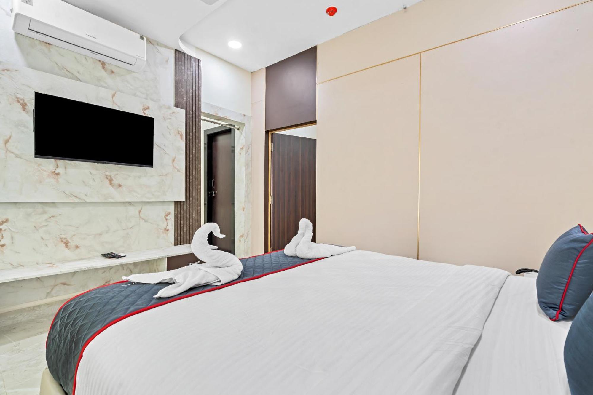 Hotel Sky Land Khammam 外观 照片