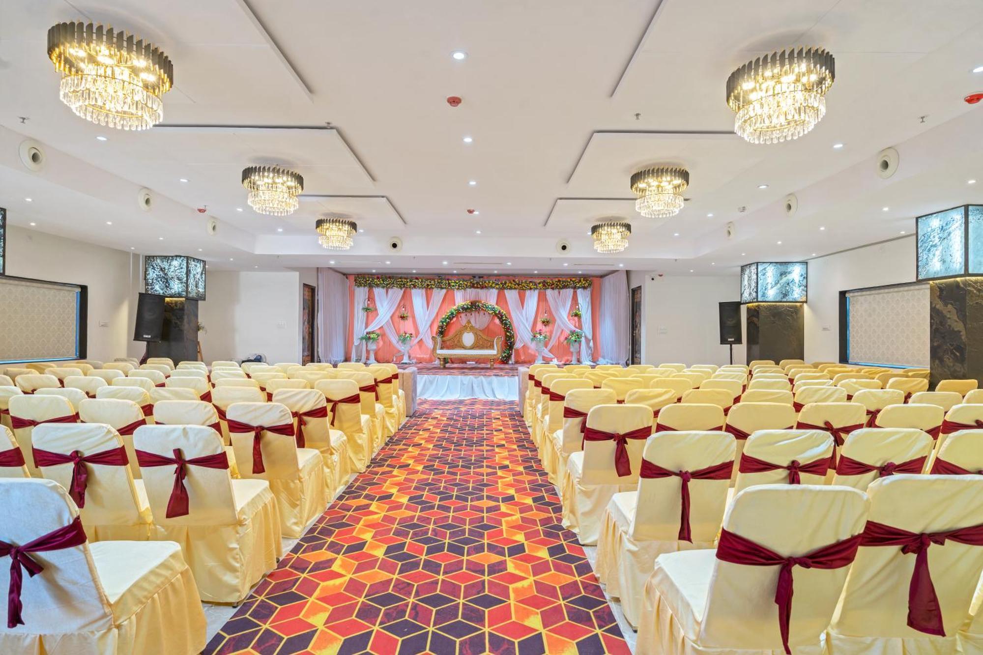 Hotel Sky Land Khammam 外观 照片