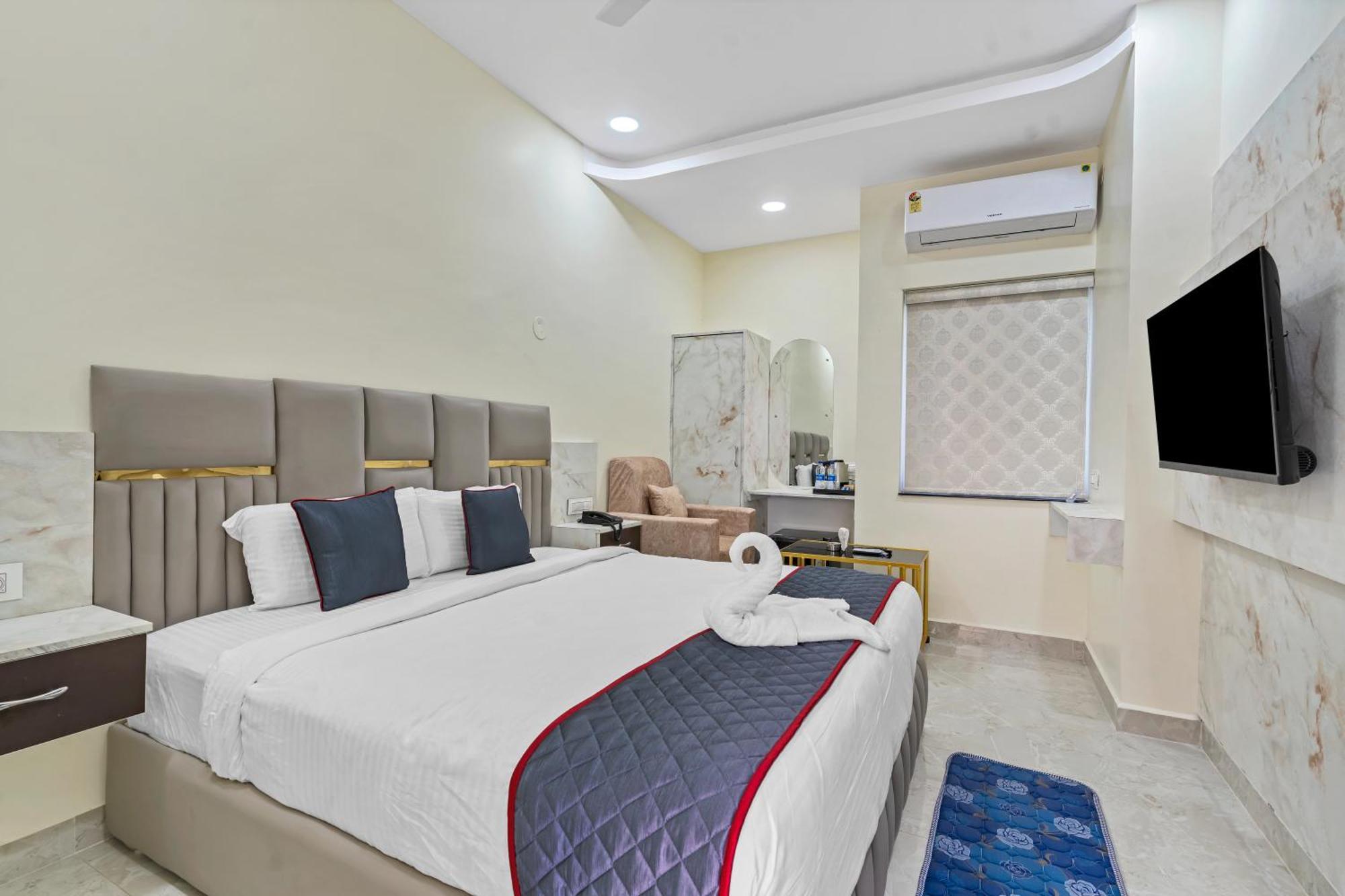 Hotel Sky Land Khammam 外观 照片