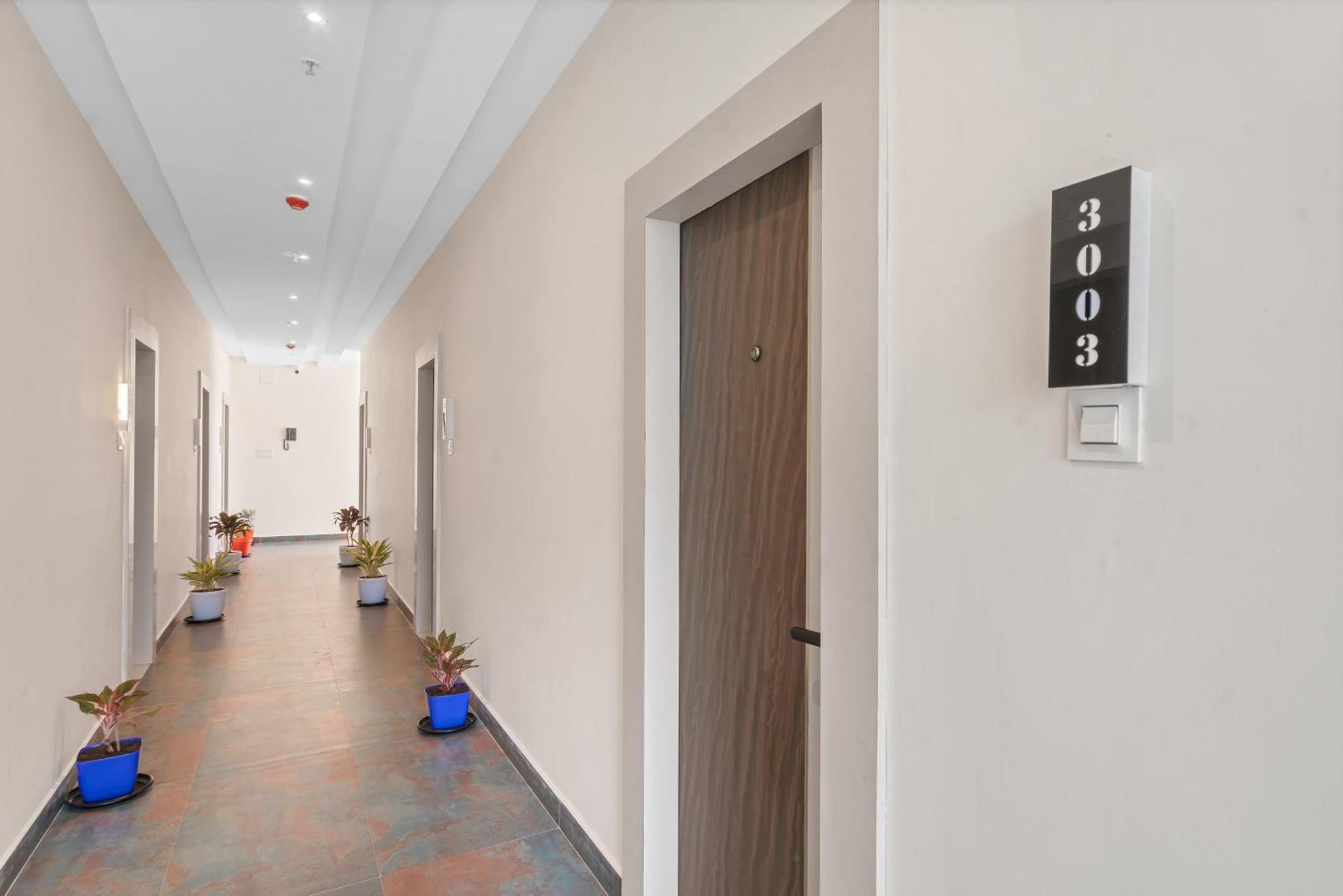Hotel Sky Land Khammam 外观 照片