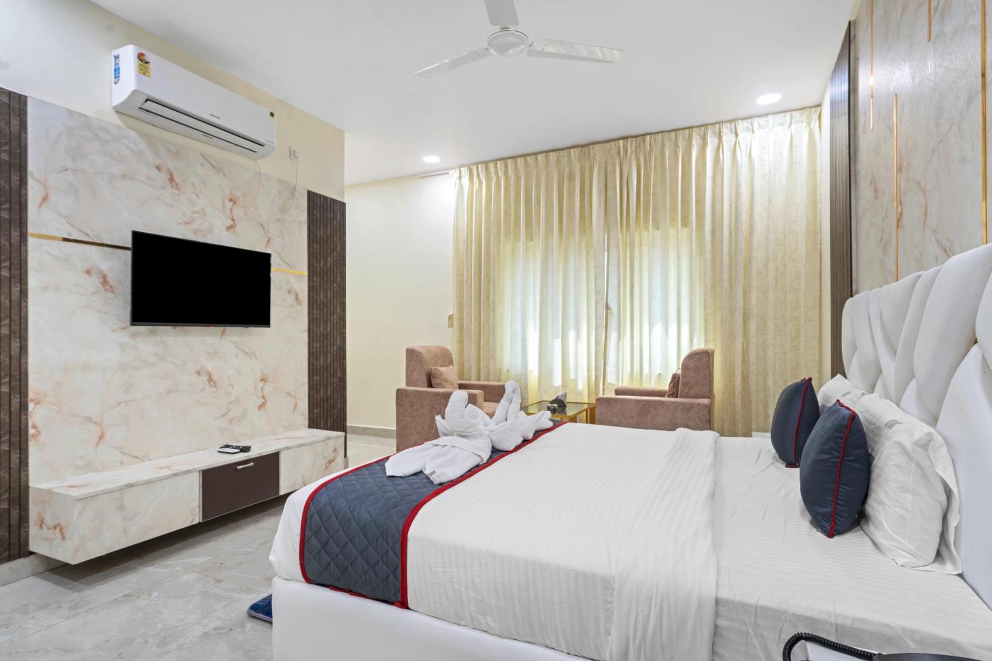 Hotel Sky Land Khammam 外观 照片